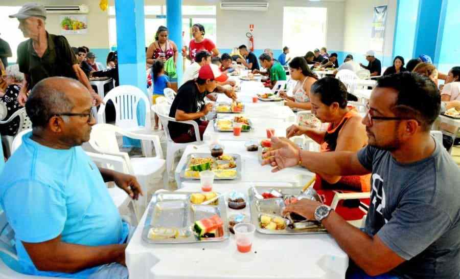 Prefeitura oferece almoço especial de Natal para usuários do Restaurante Popular